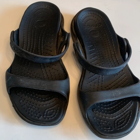 Crocs sandals woman’s size 6 black  with adjustable strap - Picture 2 of 9